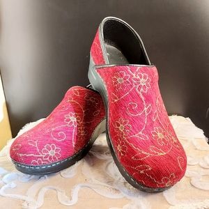 SANITA Red w/gold FLORAL Clogs sz 41